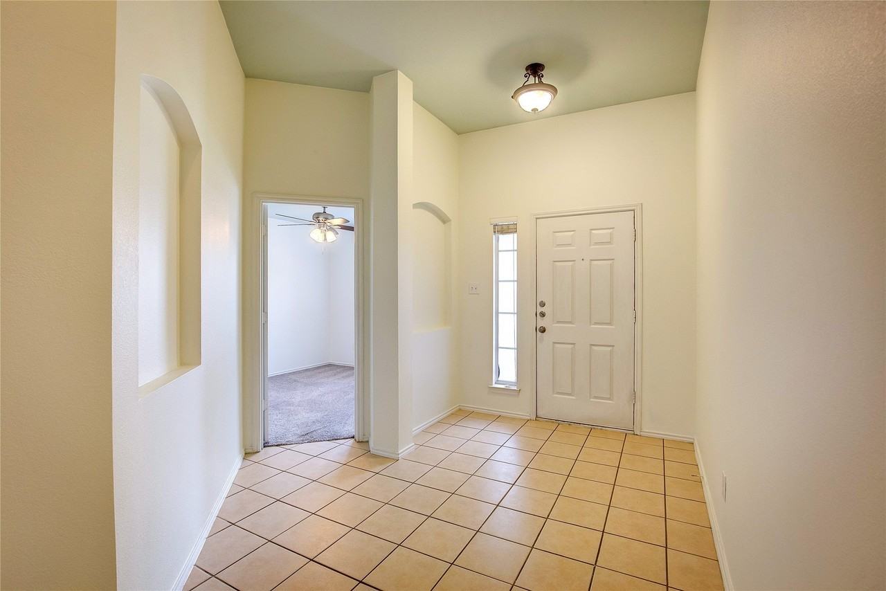 10200 Pear St - Photo 4 of 38