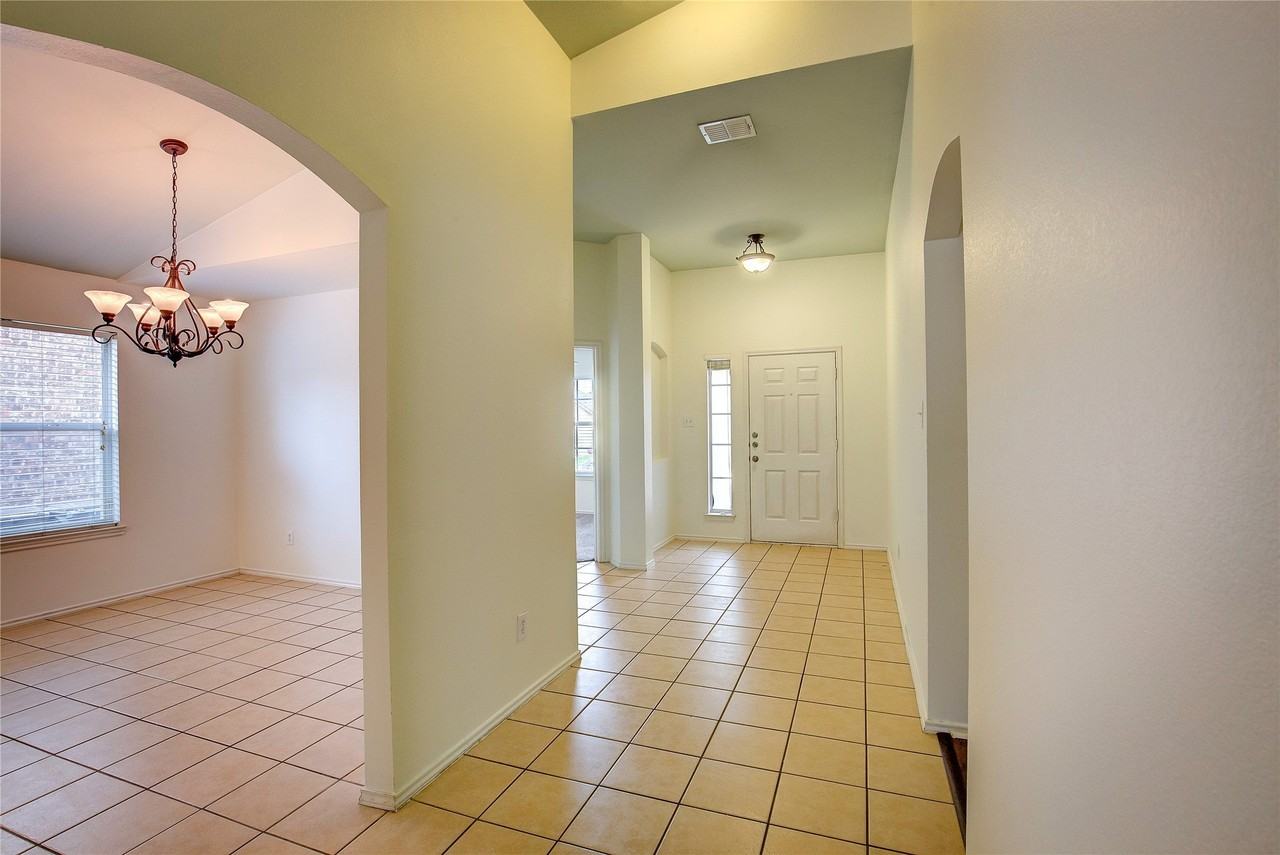 10200 Pear St - Photo 5 of 38