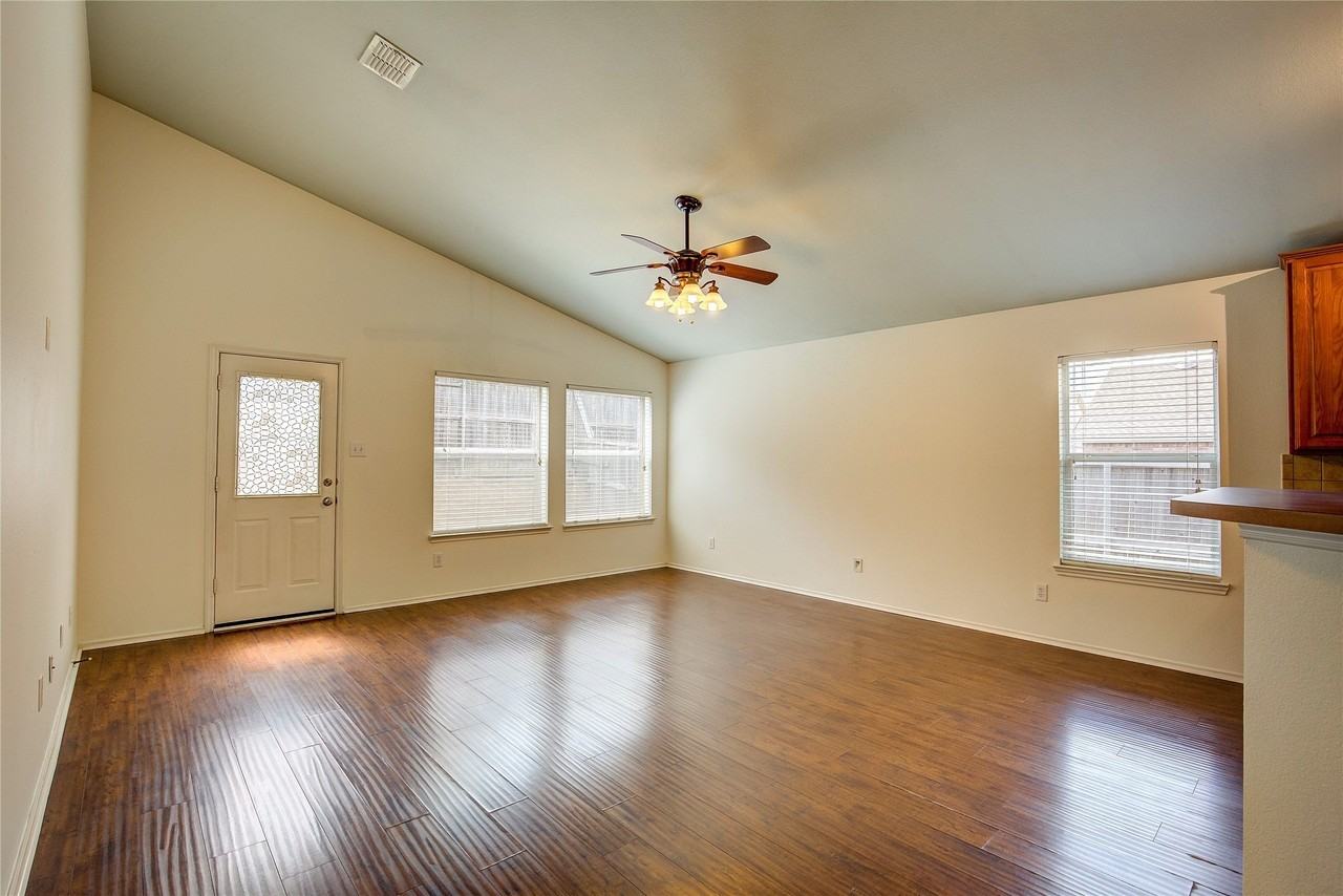 10200 Pear St - Photo 7 of 38