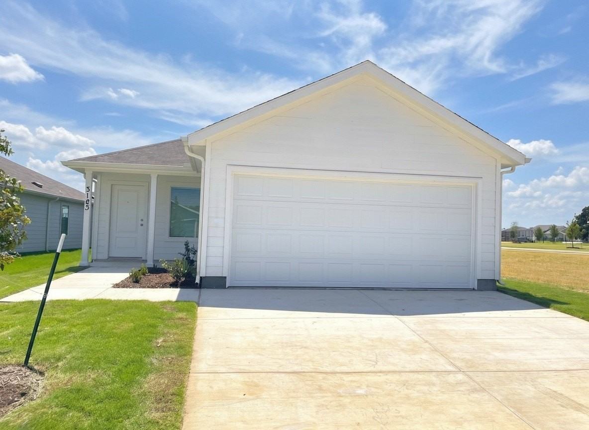 3185 Campeiro Ave - Photo 3 of 32