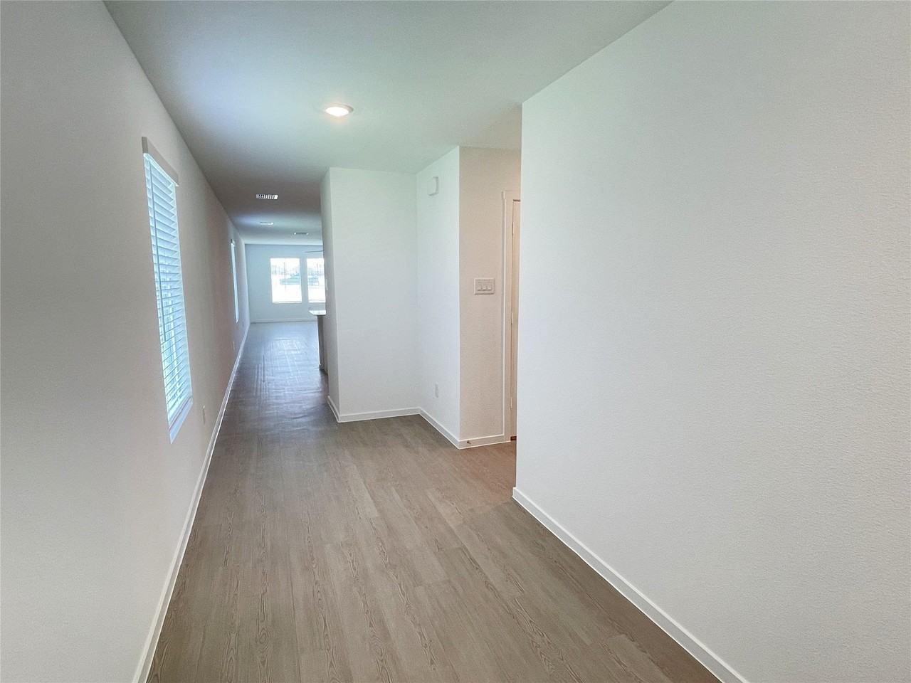 3185 Campeiro Ave - Photo 4 of 32