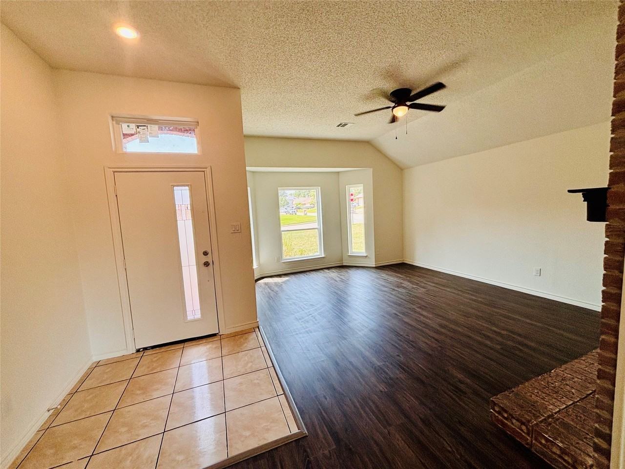201 Hillside Dr - Photo 2 of 19