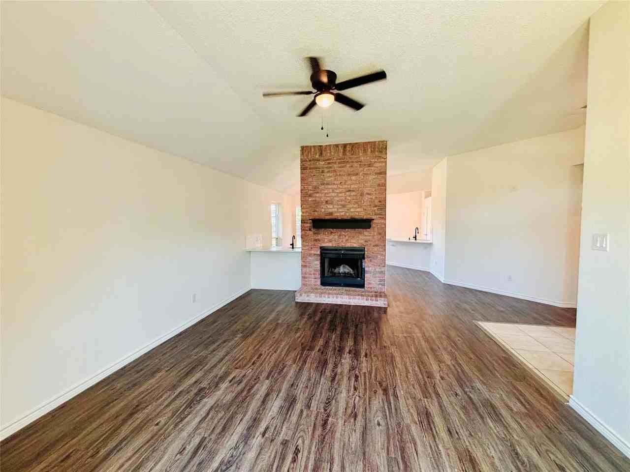 201 Hillside Dr - Photo 3 of 19