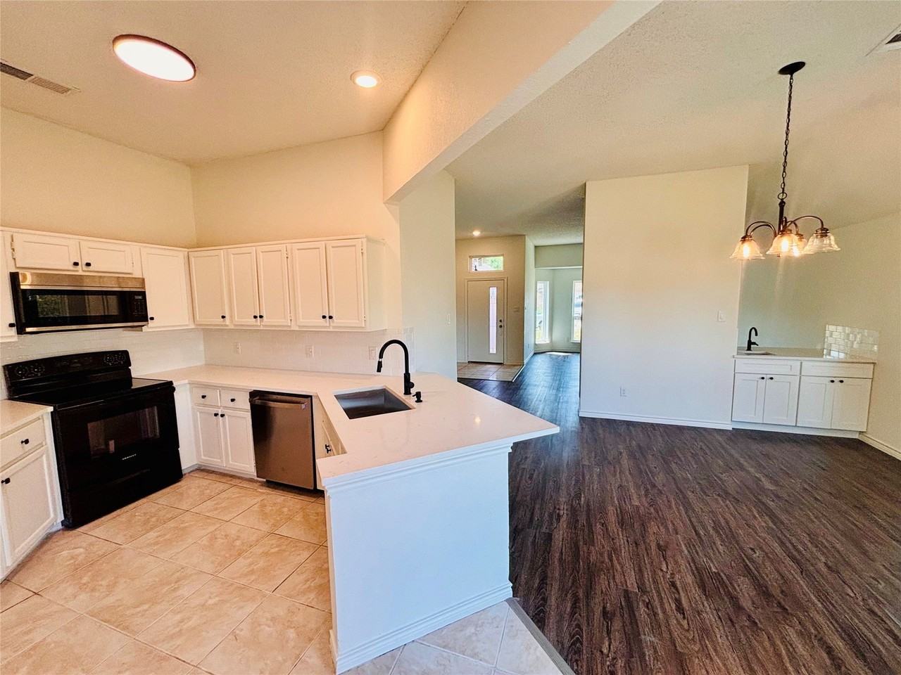 201 Hillside Dr - Photo 5 of 19