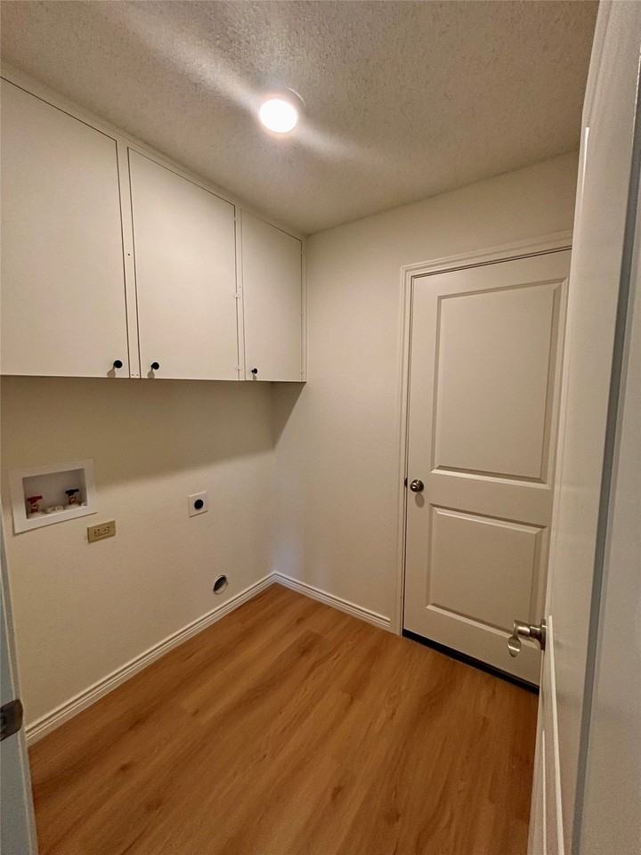 201 Hillside Dr - Photo 7 of 19