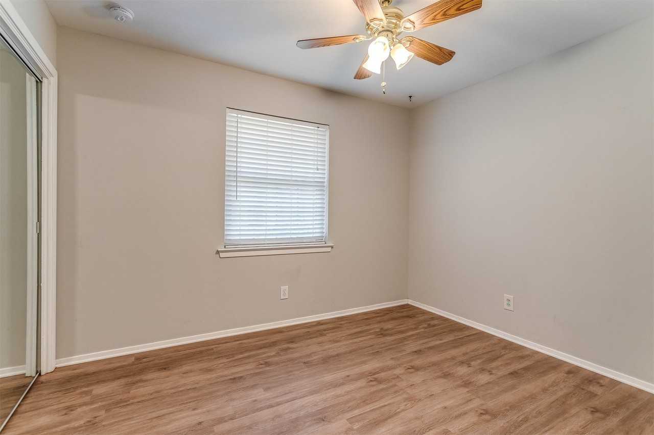 2221 N Mill St - Photo 5 of 40