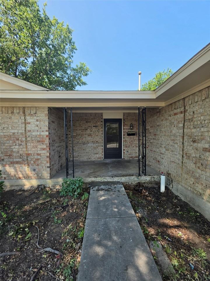 2604 Candleberry Dr - Photo 2 of 10