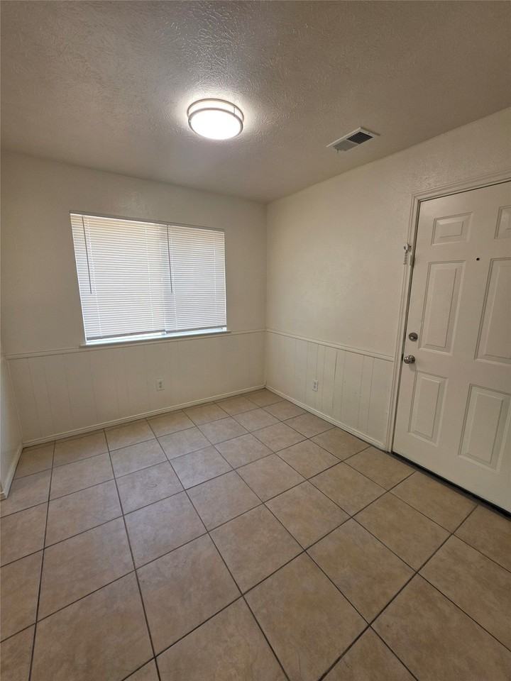 2604 Candleberry Dr - Photo 4 of 10