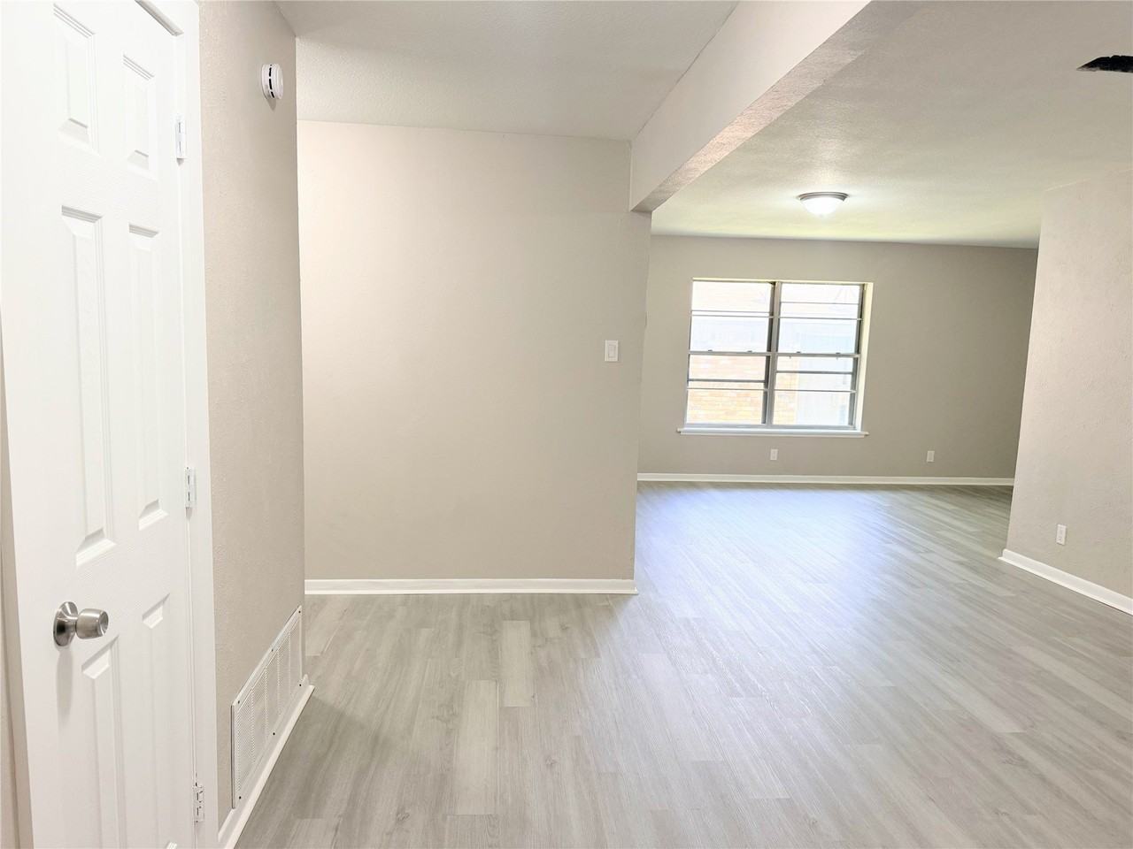 1228 Oak Dr - Photo 2 of 20