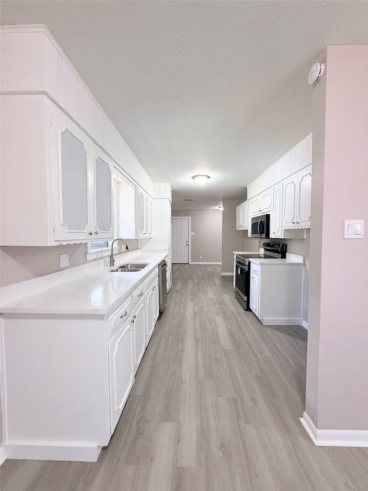 1228 Oak Dr - Photo 4 of 20