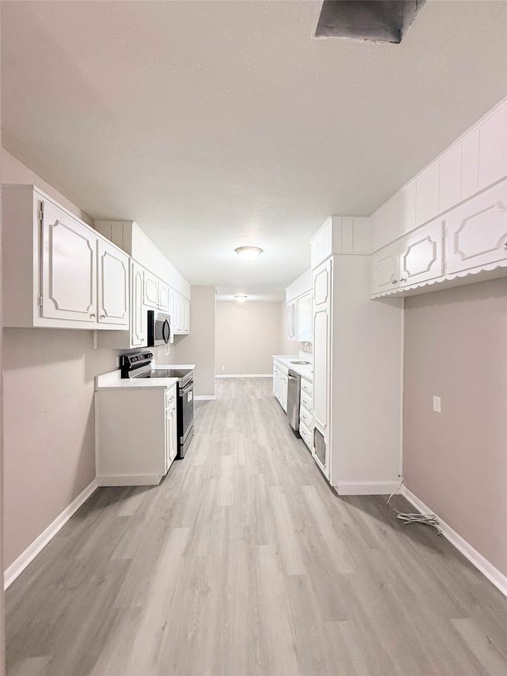 1228 Oak Dr - Photo 5 of 20