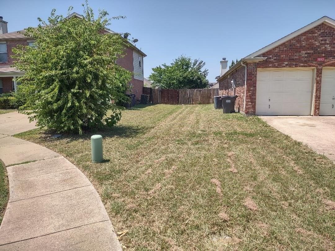 1613 Wavecrest Dr - Photo 2 of 35