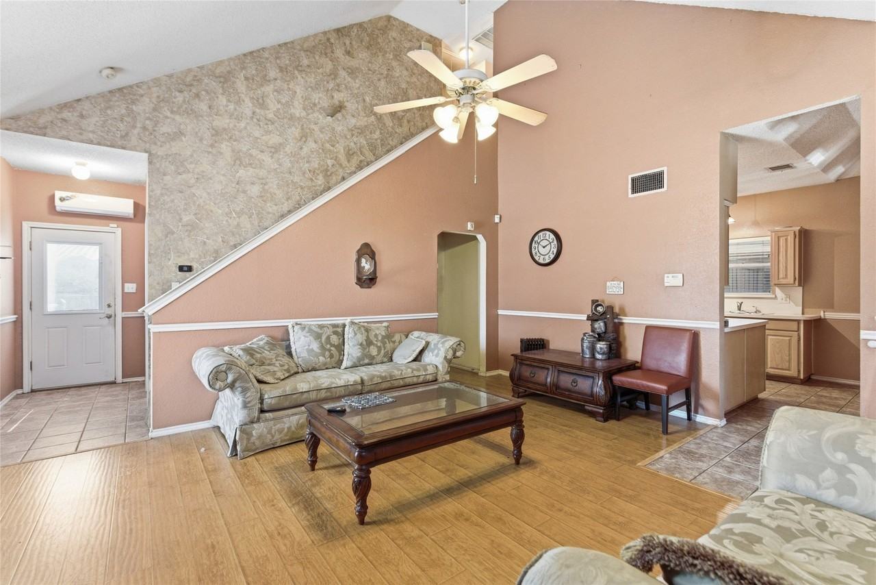 1701 Creekway Dr - Photo 6 of 28
