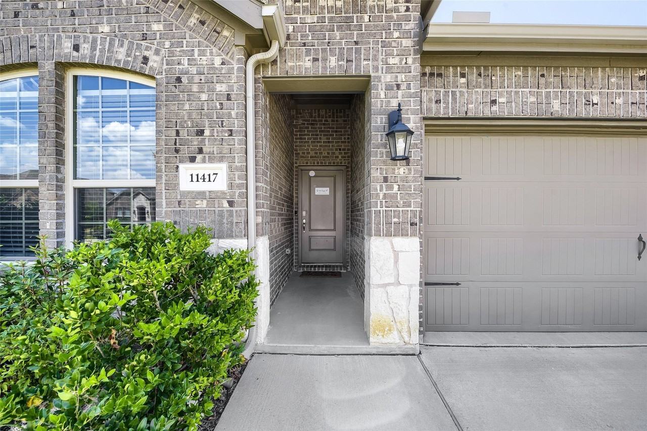 11417 Culberson Dr - Photo 3 of 26