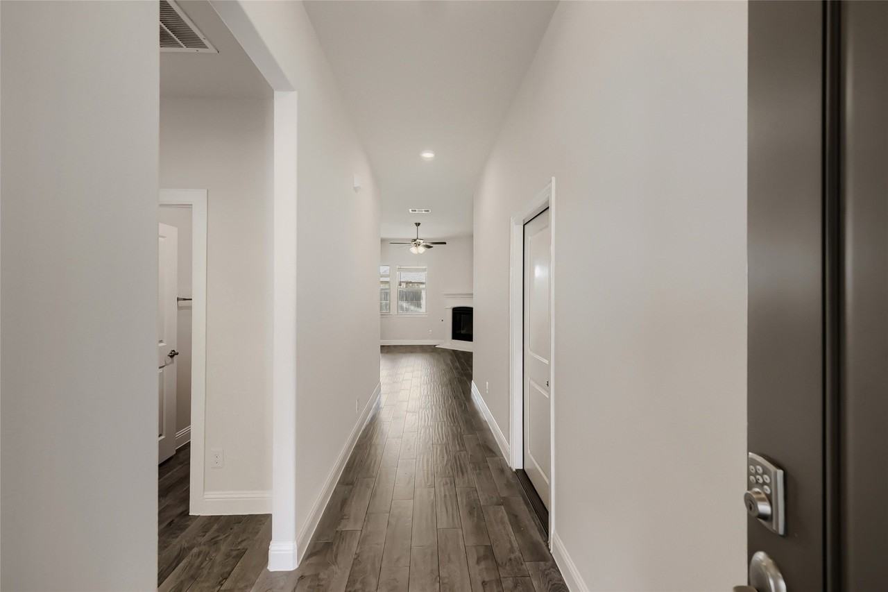 11417 Culberson Dr - Photo 4 of 26