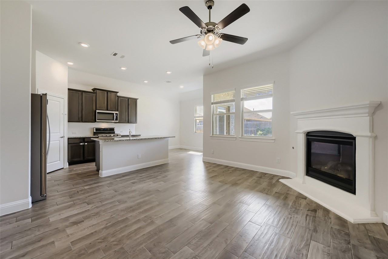 11417 Culberson Dr - Photo 5 of 26