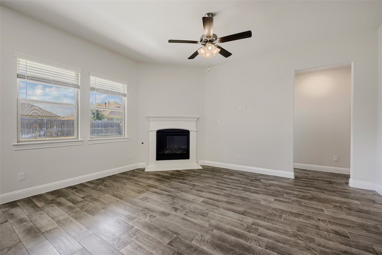 11417 Culberson Dr - Photo 6 of 26