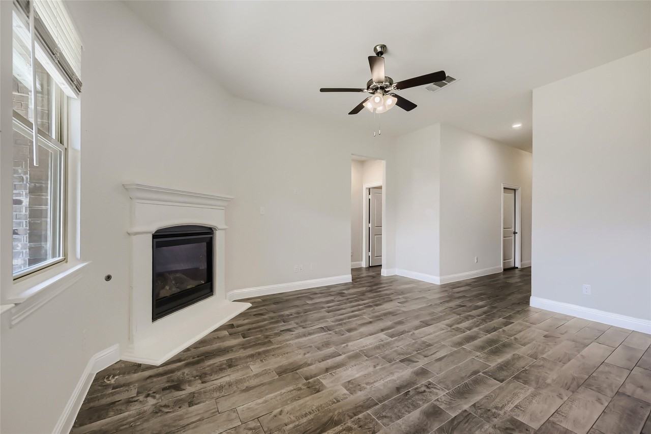 11417 Culberson Dr - Photo 7 of 26