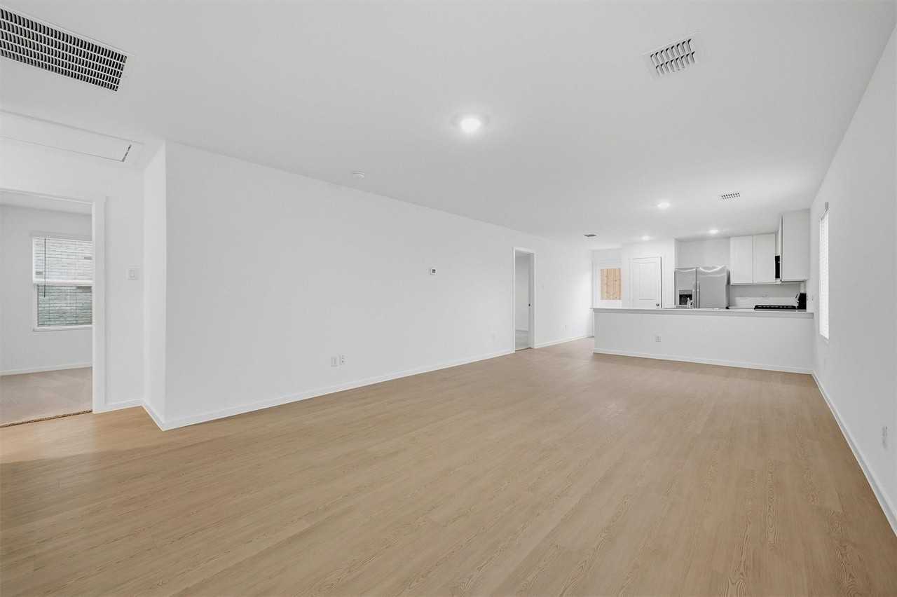 1524 Prince Rd - Photo 5 of 29