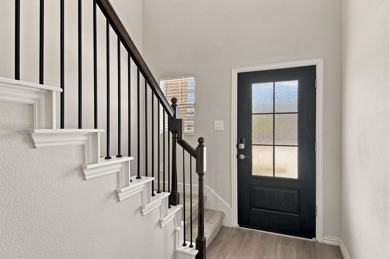 810 Honeydew Ln - Photo 4 of 40