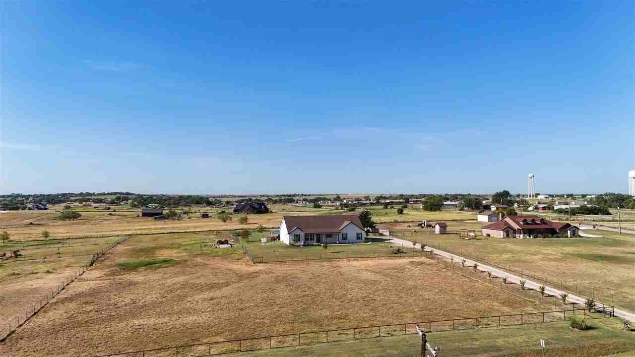 2060 Melton Rd - Photo 3 of 38