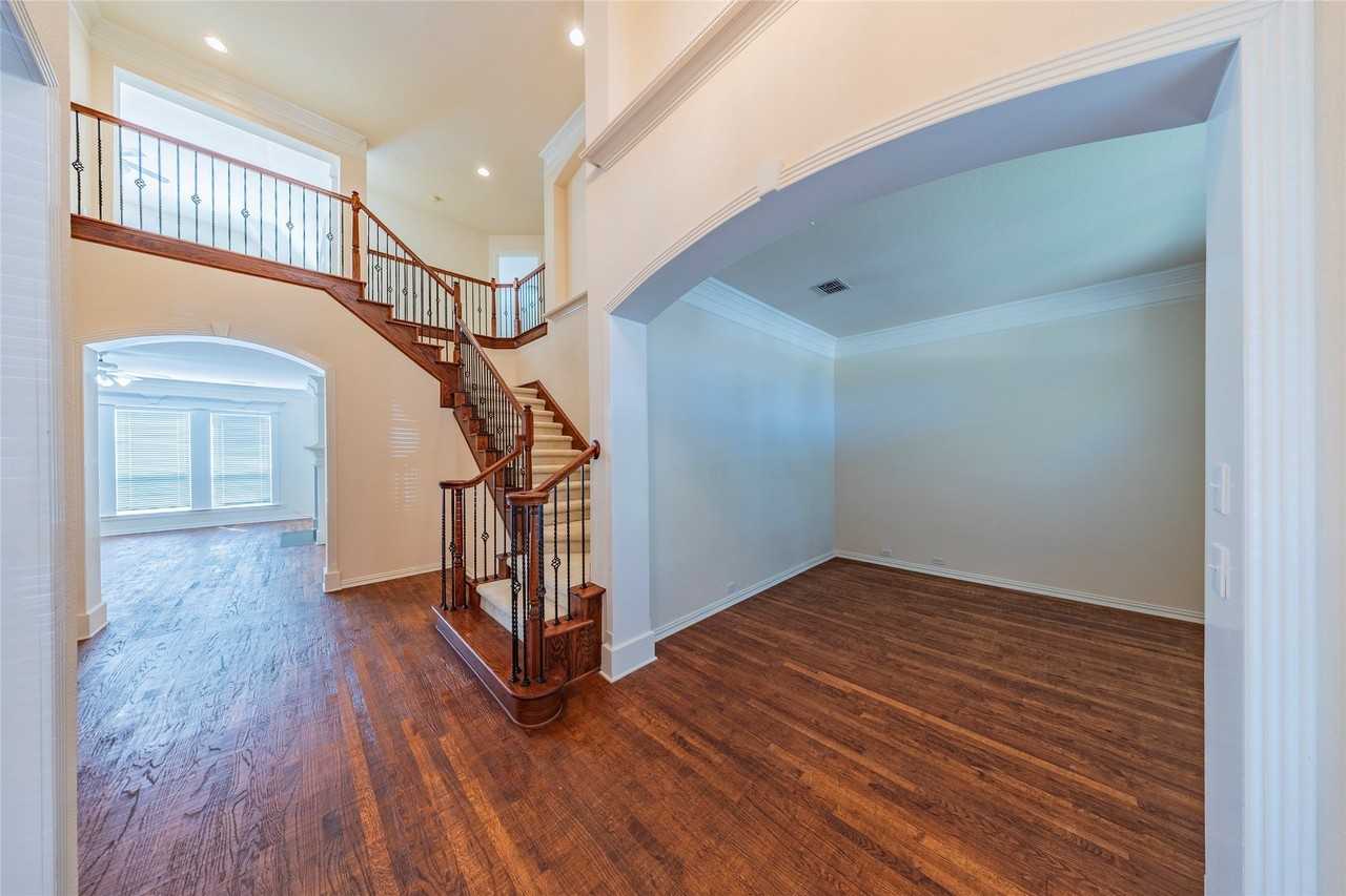 220 Justin Rd - Photo 5 of 40