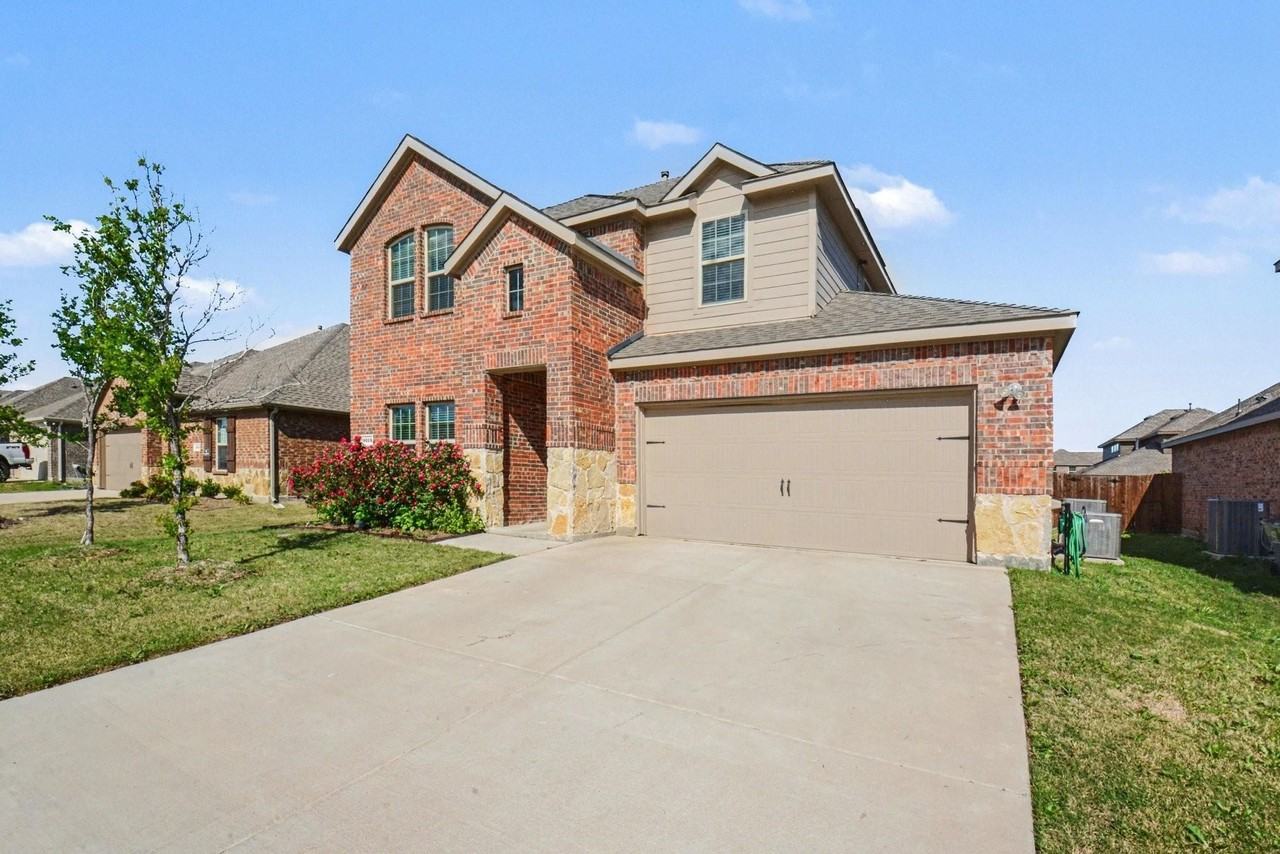 1613 Grand Villa St - Photo 2 of 32