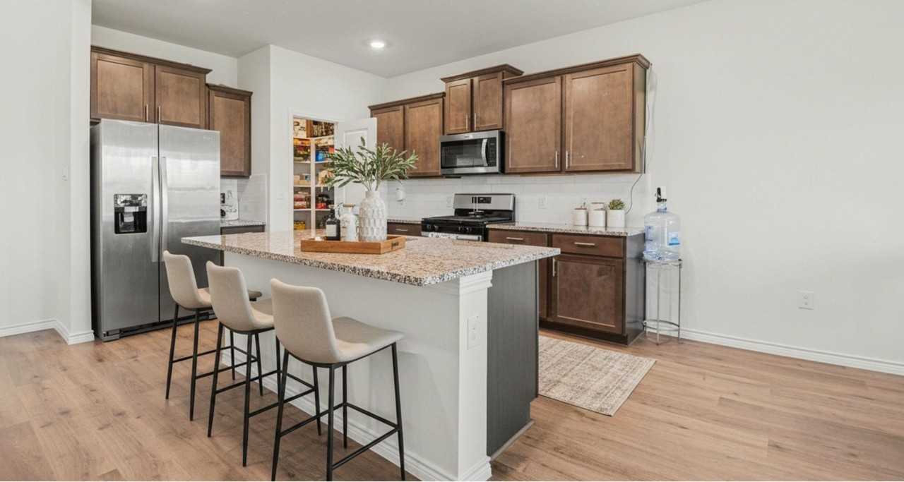 1613 Grand Villa St - Photo 7 of 32