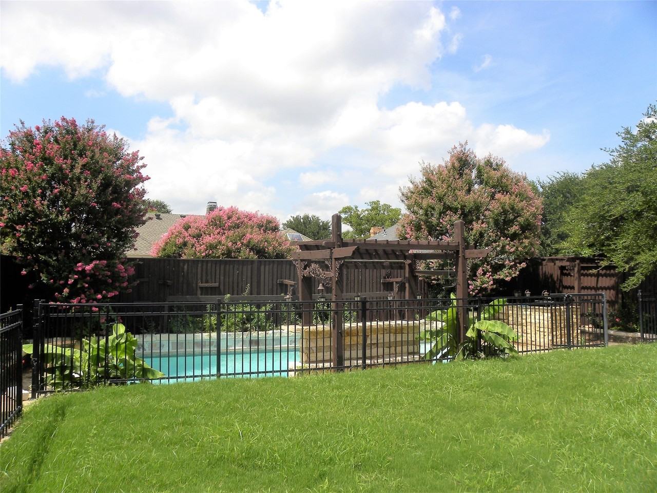 2601 Banner Elk Cir - Photo 3 of 40