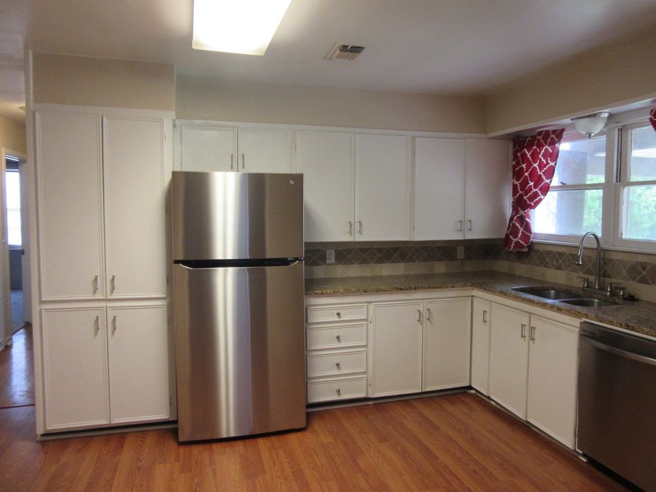 2509 S 25th St - Photo 5 of 19