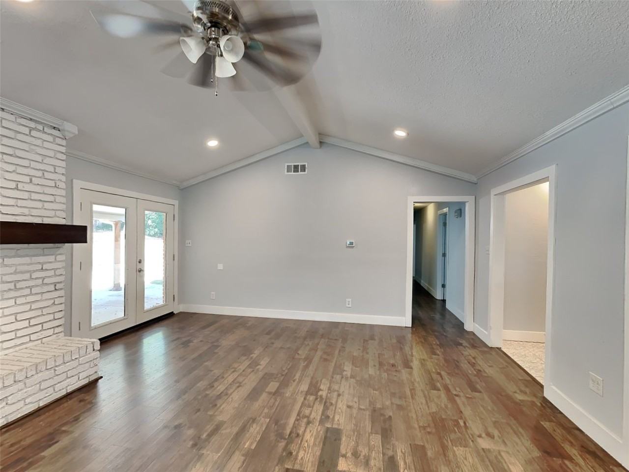 3704 Astoria Dr - Photo 5 of 24