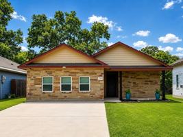 featured image of 719 E 6th St