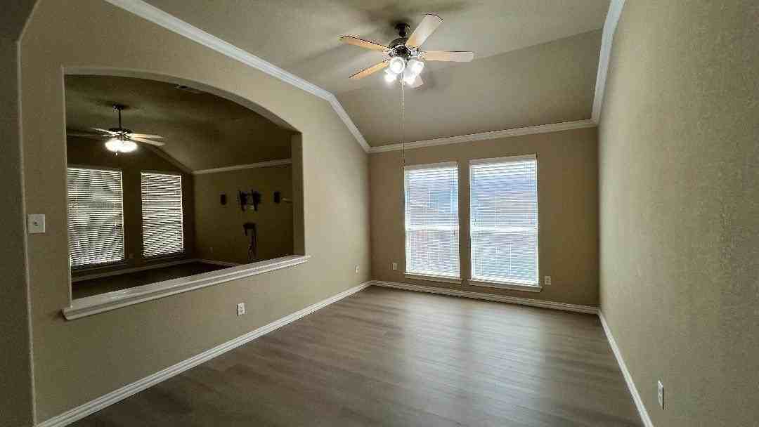 5823 Sunny Meadow Ln - Photo 4 of 11