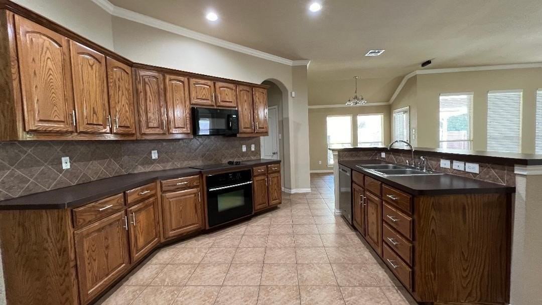 5823 Sunny Meadow Ln - Photo 6 of 11