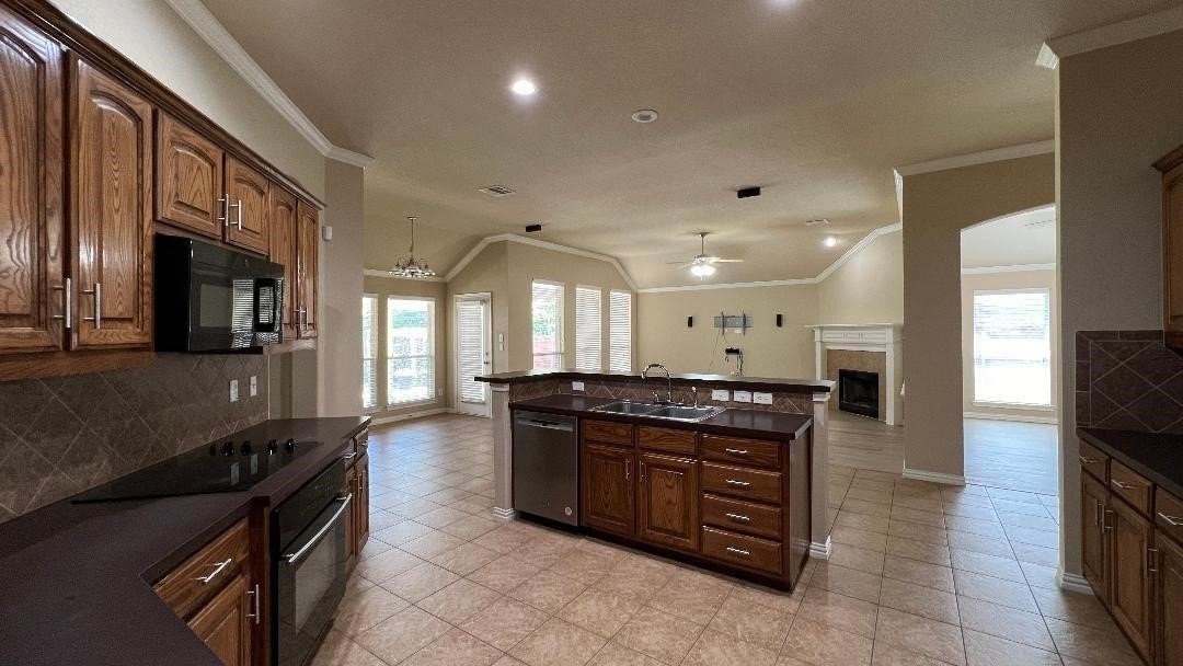 5823 Sunny Meadow Ln - Photo 7 of 11