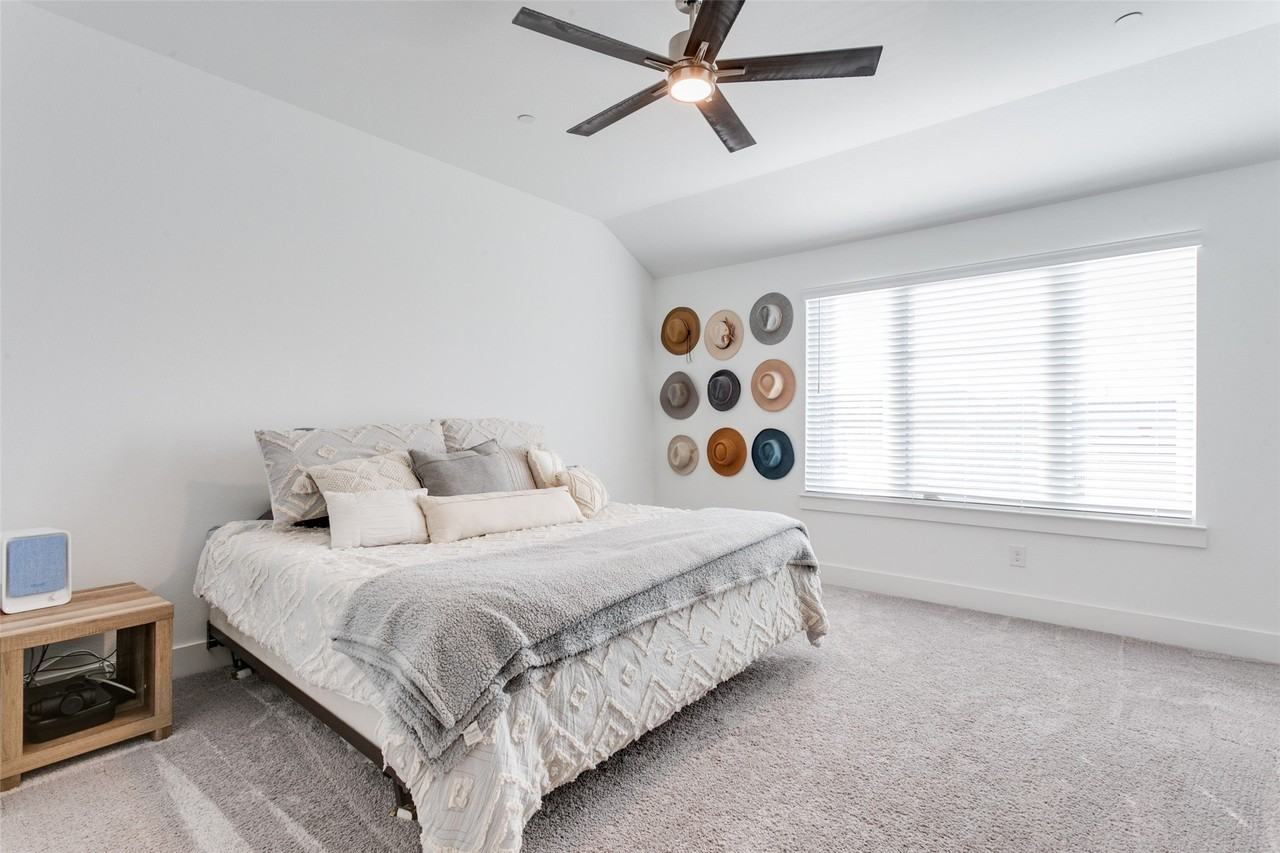 7605 Reis Ln - Photo 4 of 23