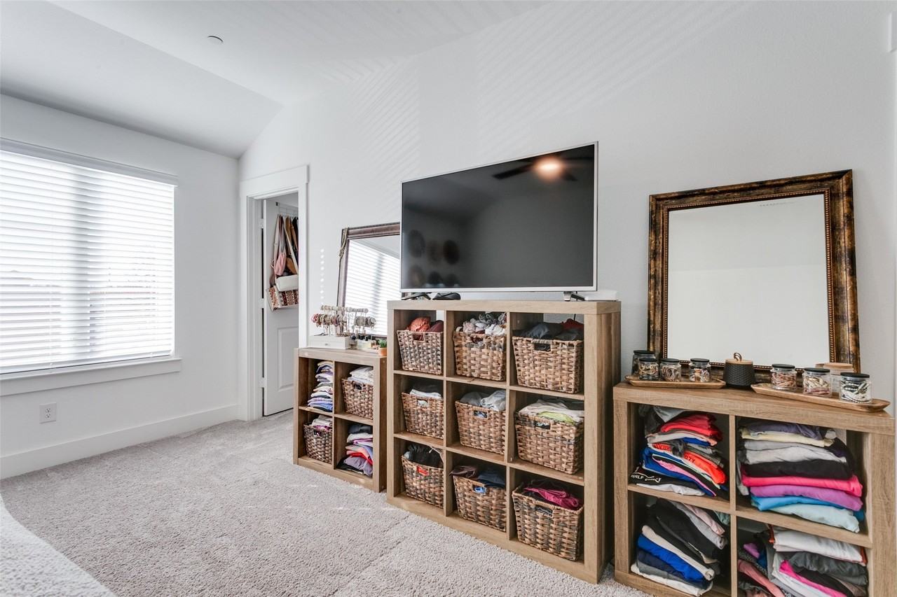 7605 Reis Ln - Photo 5 of 23