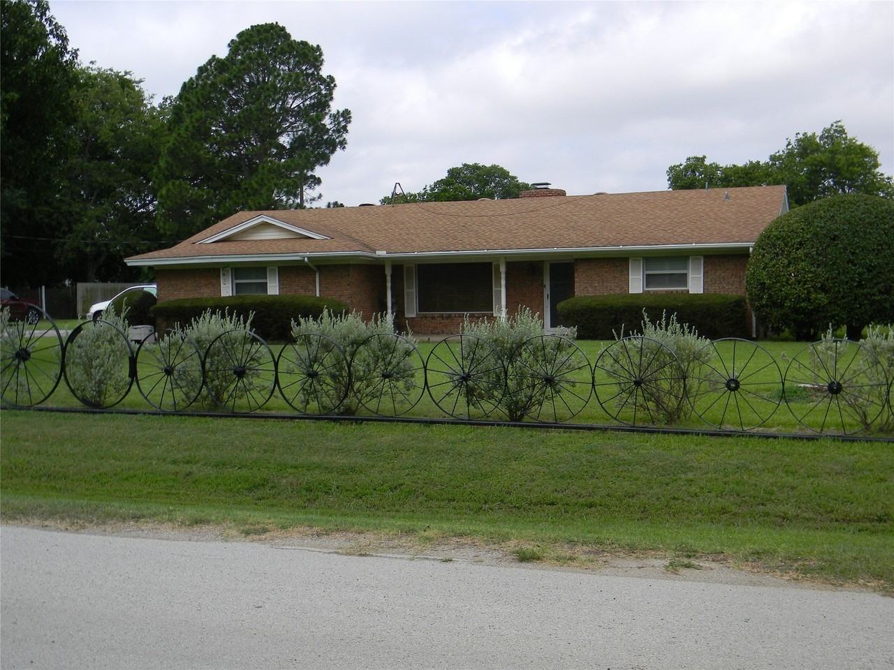 7400 Ball Rd - Photo 2 of 17