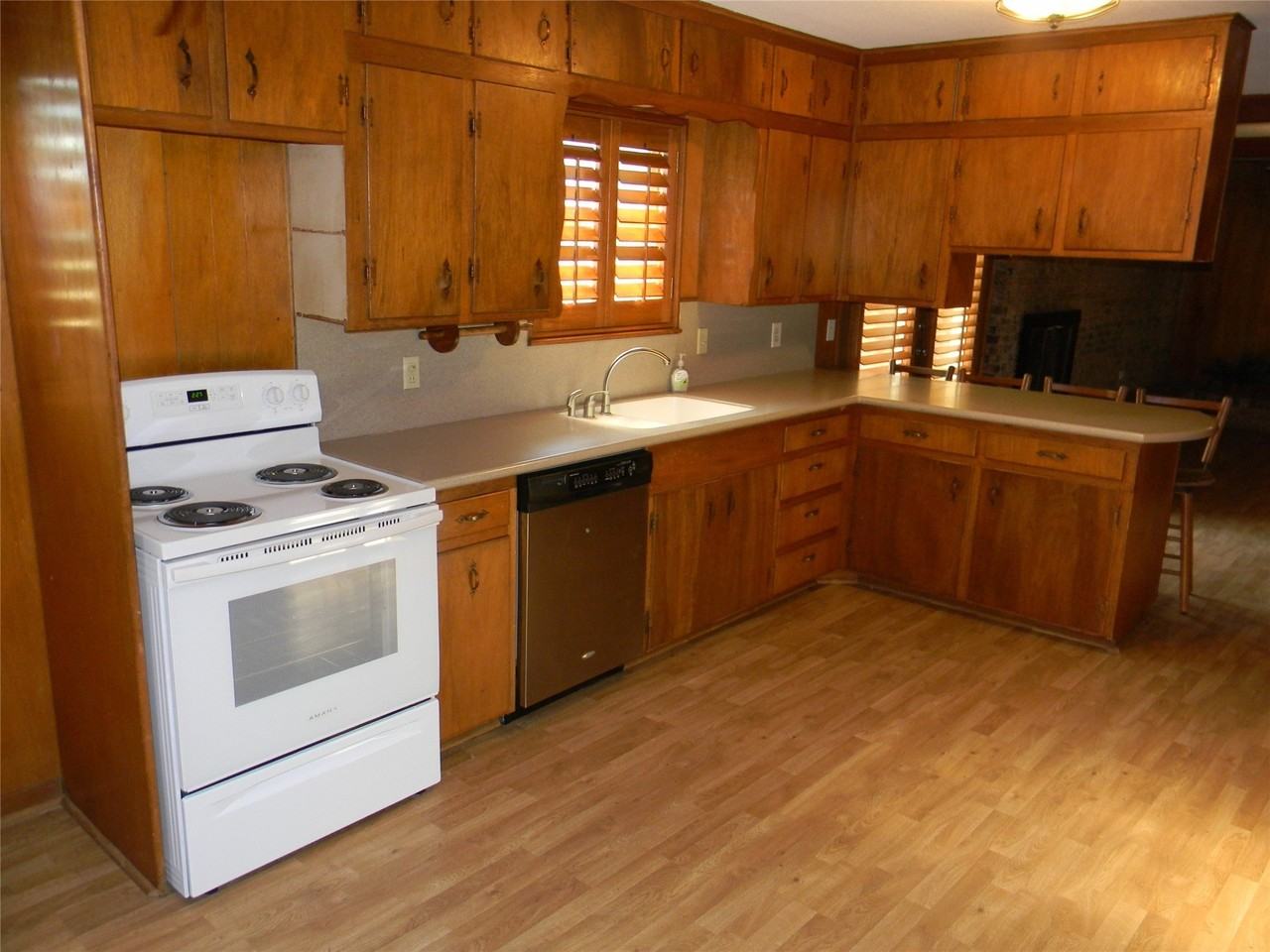 7400 Ball Rd - Photo 6 of 17