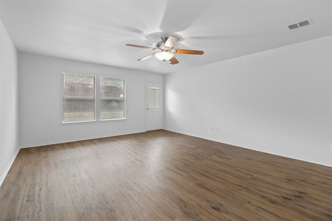 2205 Lookout Ln - Photo 6 of 40