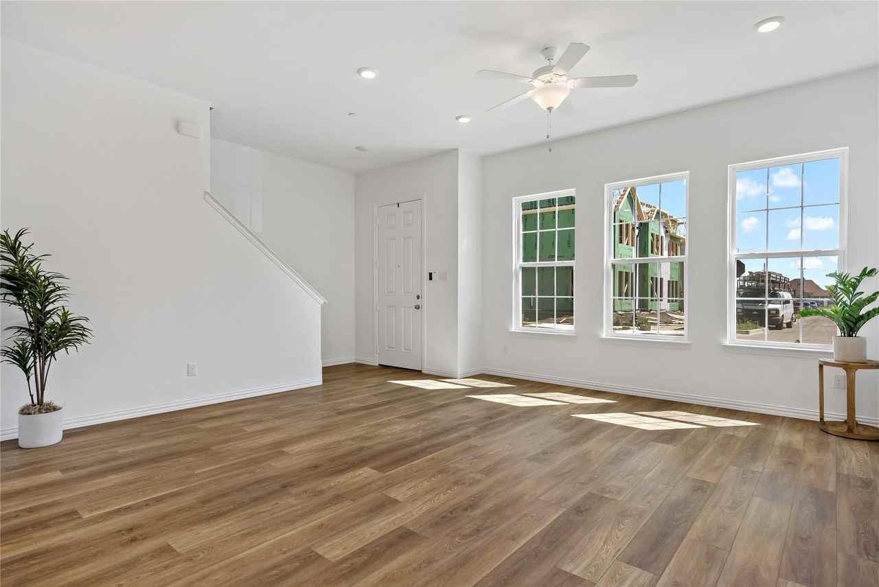 2249 Adena Springs Dr - Photo 6 of 27