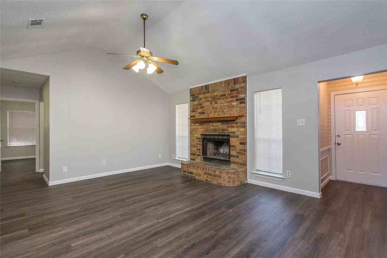 303 Shirley Dr - Photo 4 of 29