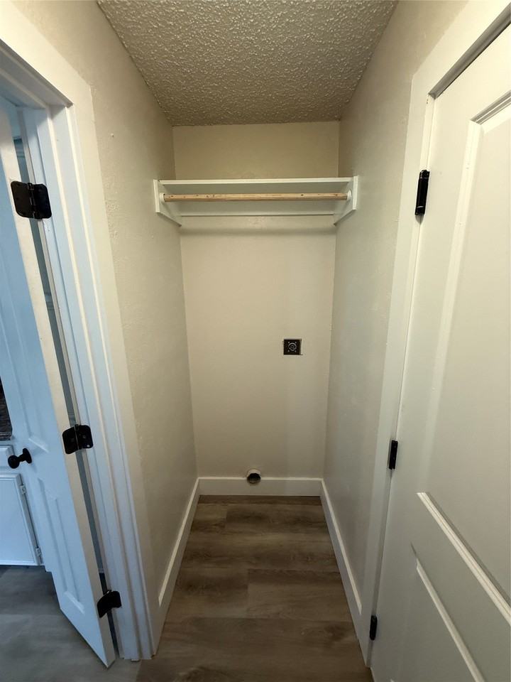 2409 Caprice Ave - Photo 6 of 15
