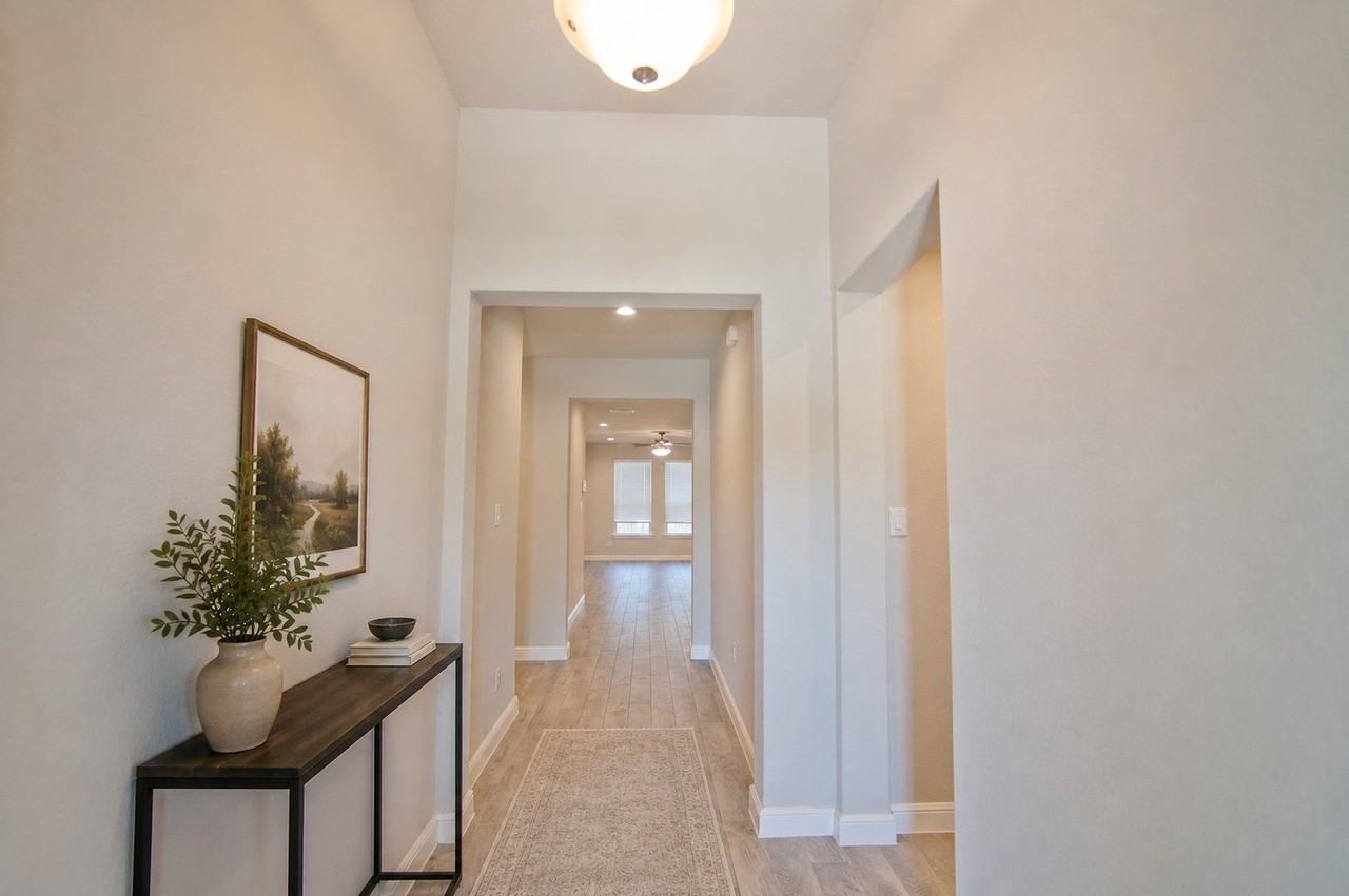 1804 Mensa Dr - Photo 3 of 30