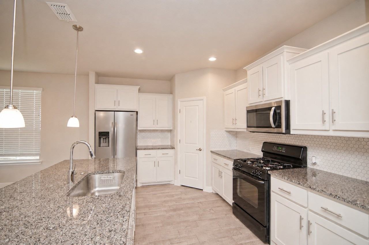 1804 Mensa Dr - Photo 6 of 30