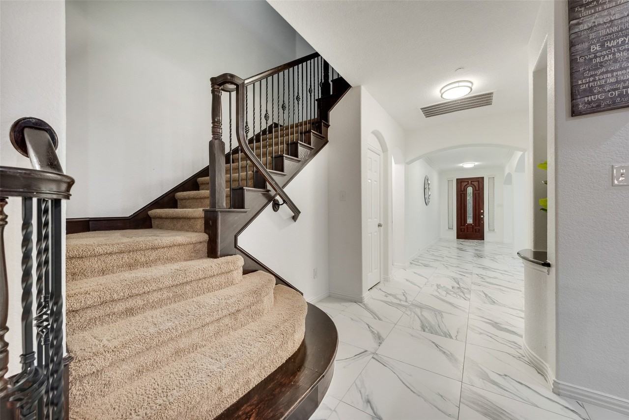 305 Blythe Bridge Dr - Photo 6 of 33
