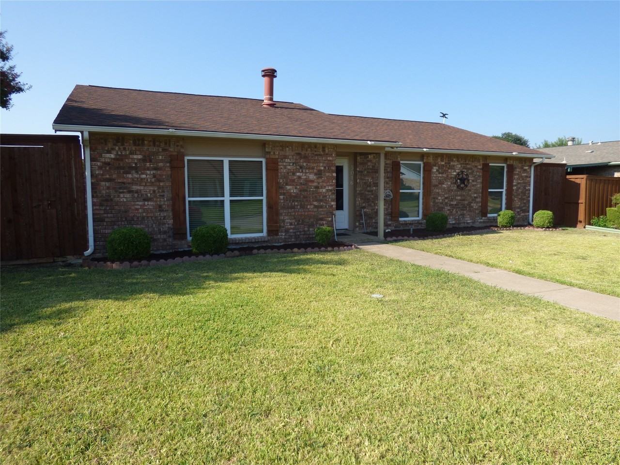 5016 Roberts Dr - Photo 2 of 38