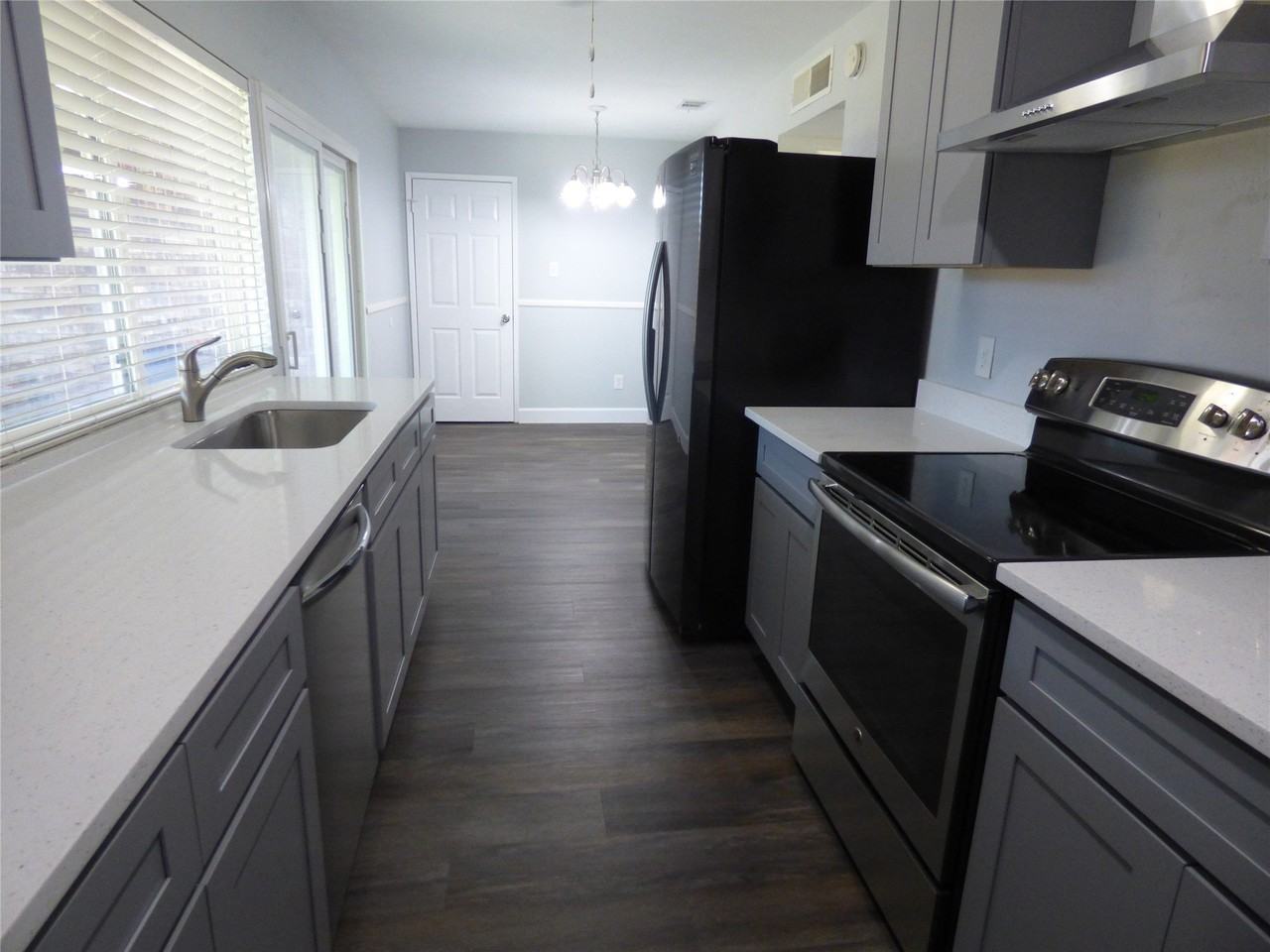 5016 Roberts Dr - Photo 5 of 38