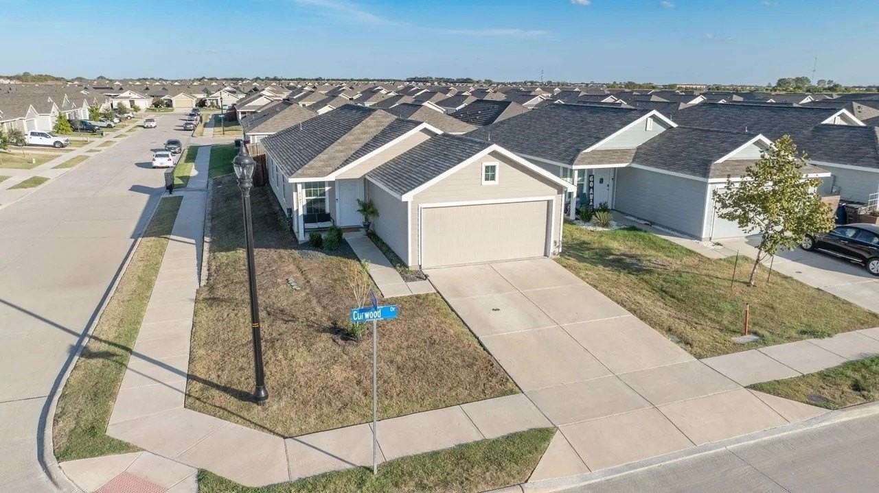 5307 Curwood Dr - Photo 2 of 14