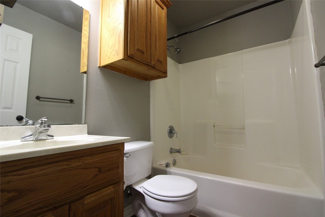 105 Church St - Photo 6 of 10